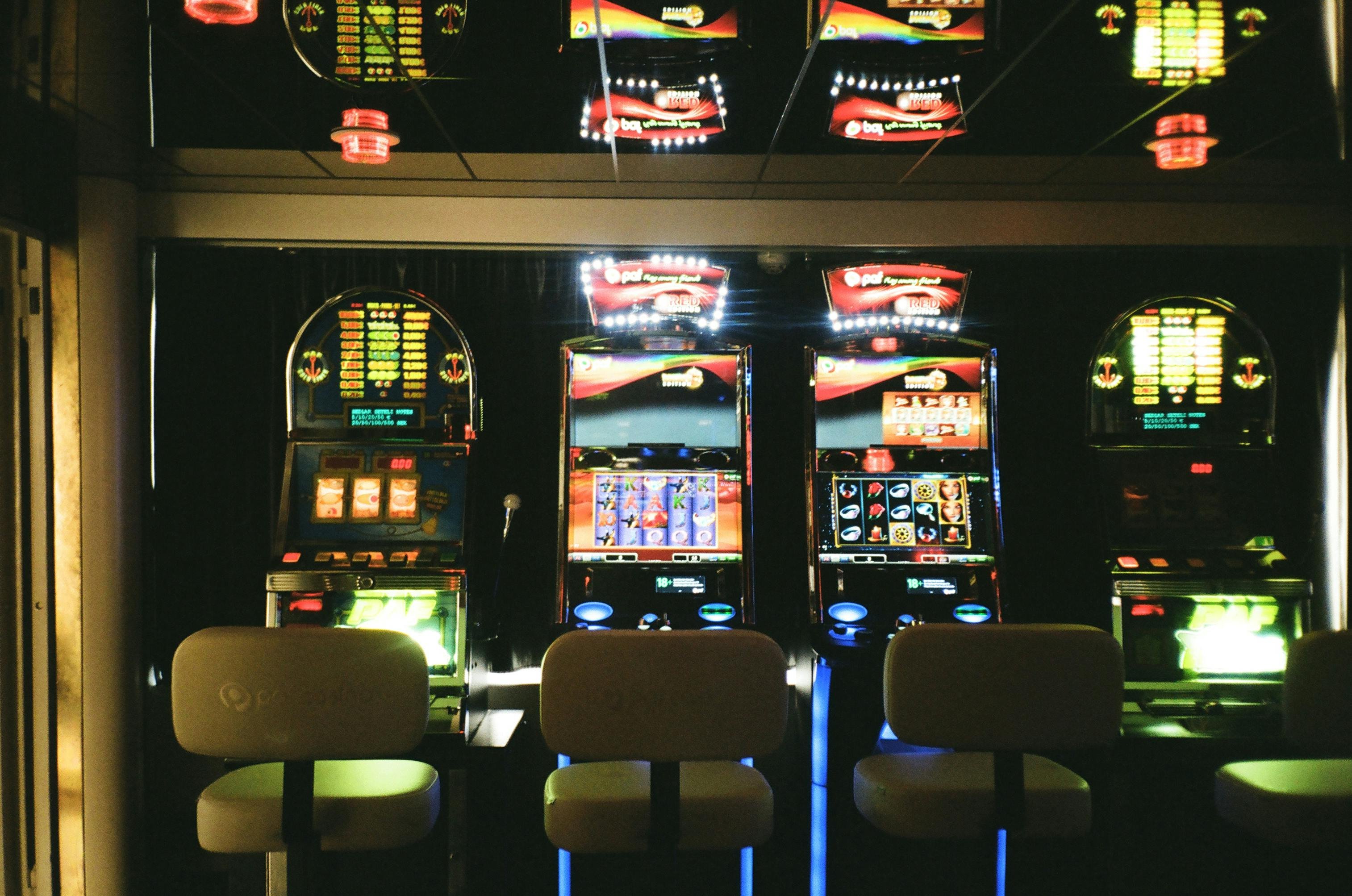 Golden Toad slot game reel layout at hongkong keluar showing five-reel grid and toad symbol paytable